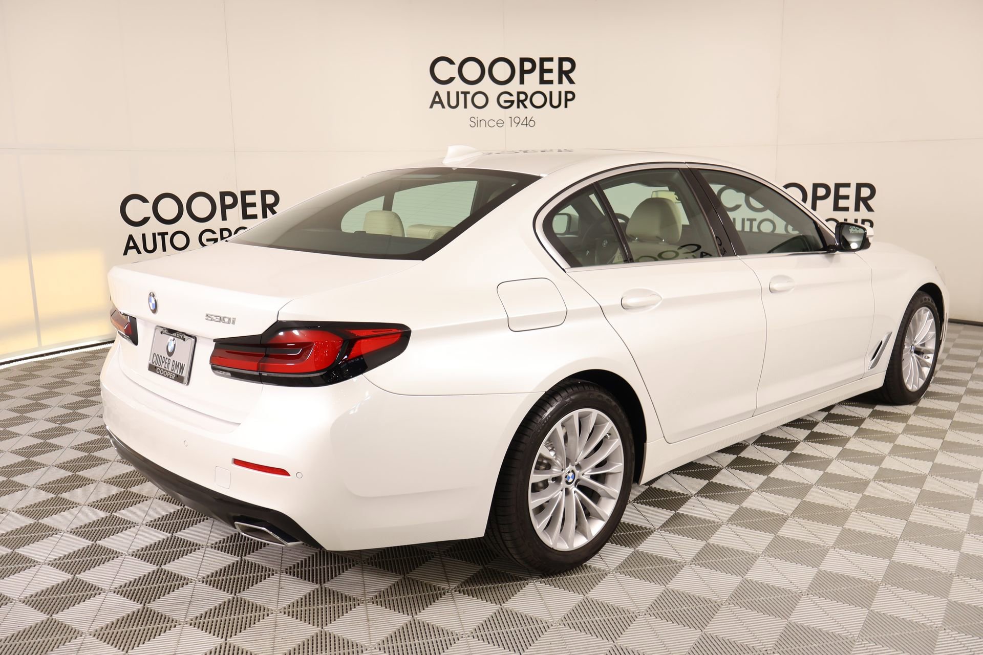 Used 2023 BMW 530i w/ Premium Package image 22
