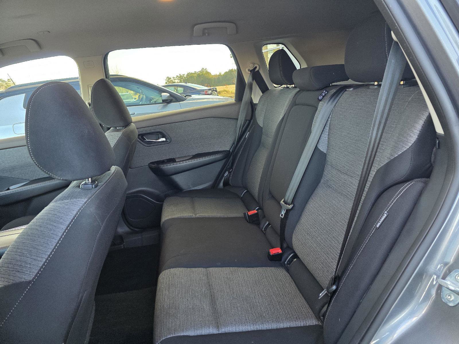 Used 2023 Nissan Rogue SV image 13