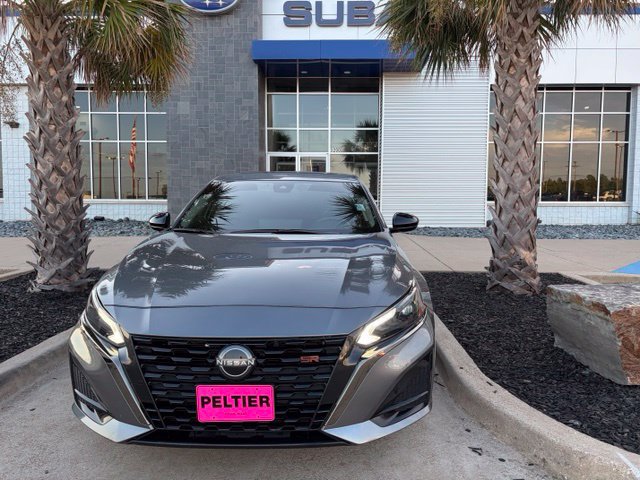 Used 2024 Nissan Altima 2.5 SR w/ SR Premium Package FWD image 2