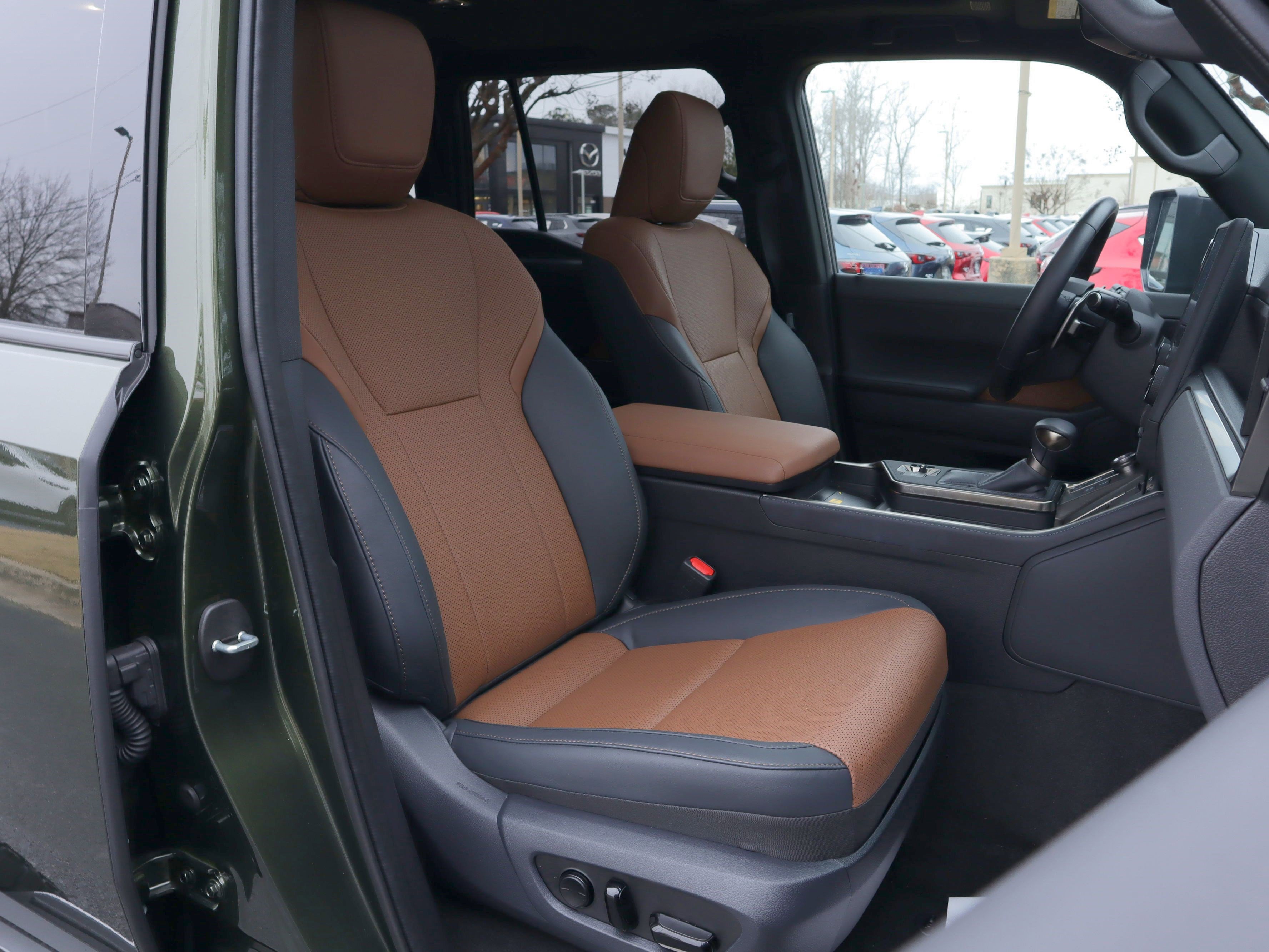 Used 2025 Lexus GX 550 GX 550 Premium+ w/ Accessory Package (Z1) image 29