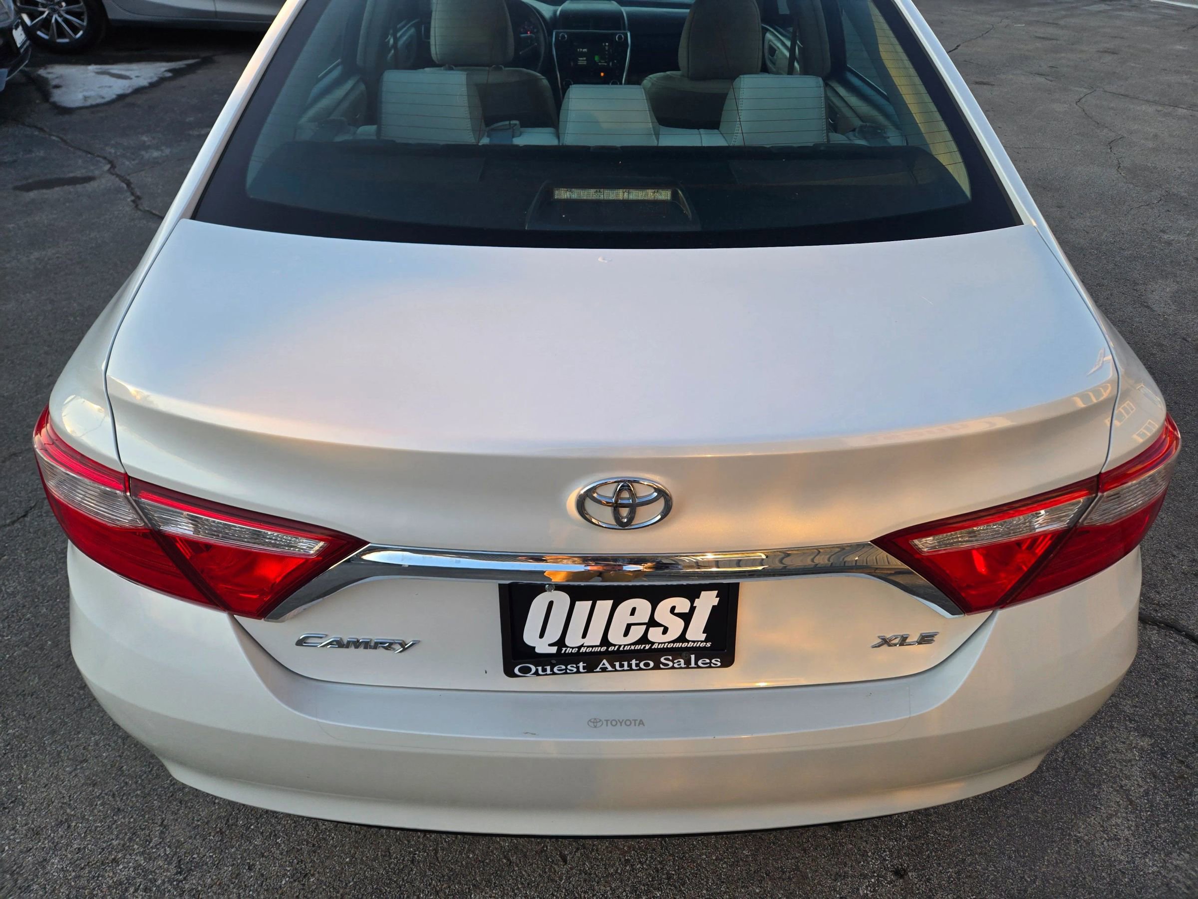 Used 2017 Toyota Camry XLE image 8