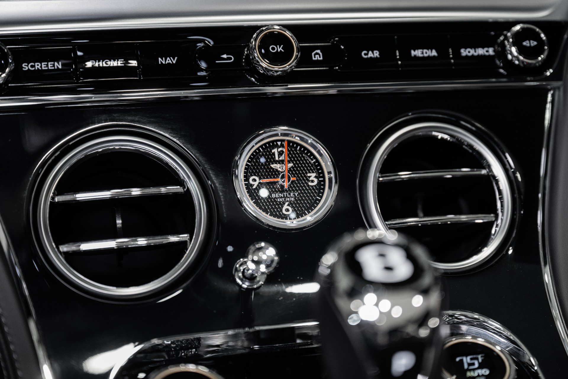 Certified 2022 Bentley Continental GT V8 AWD/4WD image 35