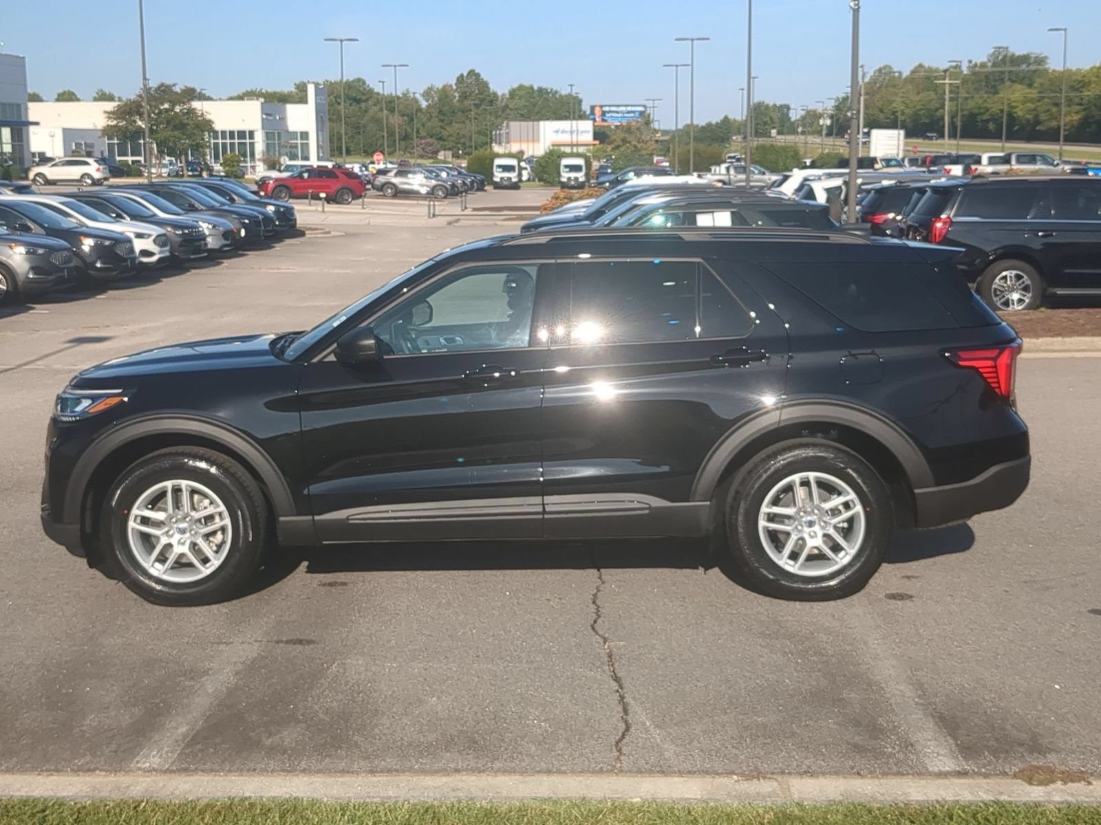 New 2027 Ford Explorer Active AWD/4WD image 6
