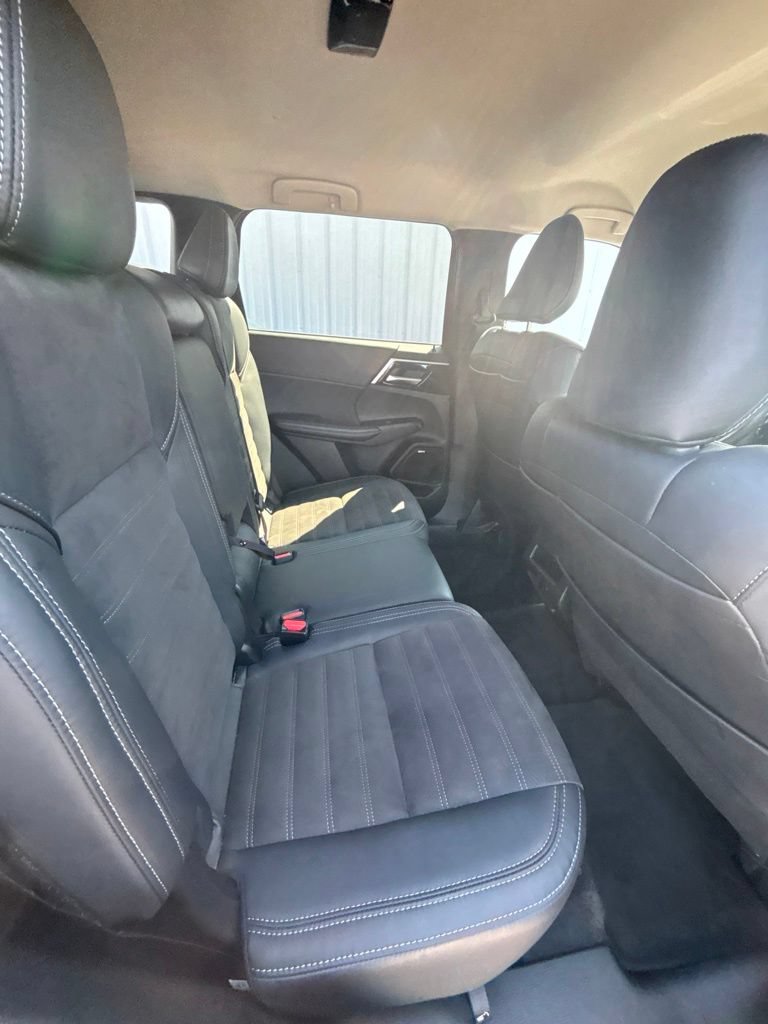 Used 2025 Mitsubishi Outlander SE AWD/4WD image 22