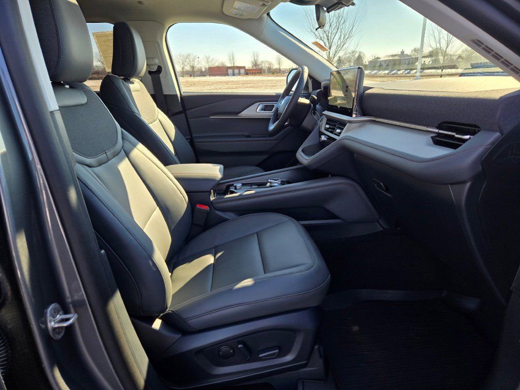 New 2026 Ford Explorer Active w/ Active Comfort Package image 4
