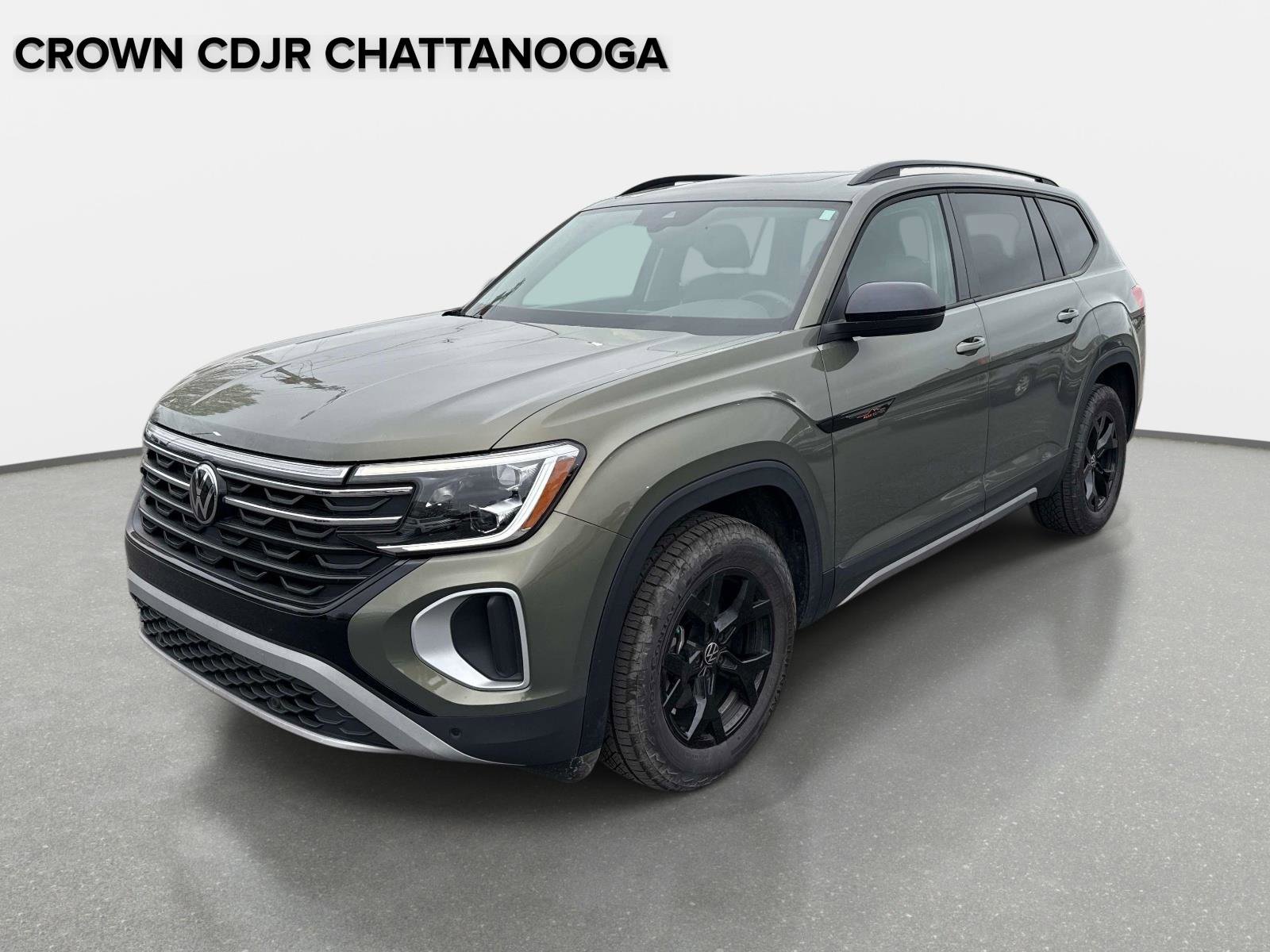 Used 2025 Volkswagen Atlas Peak Edition SE image 1