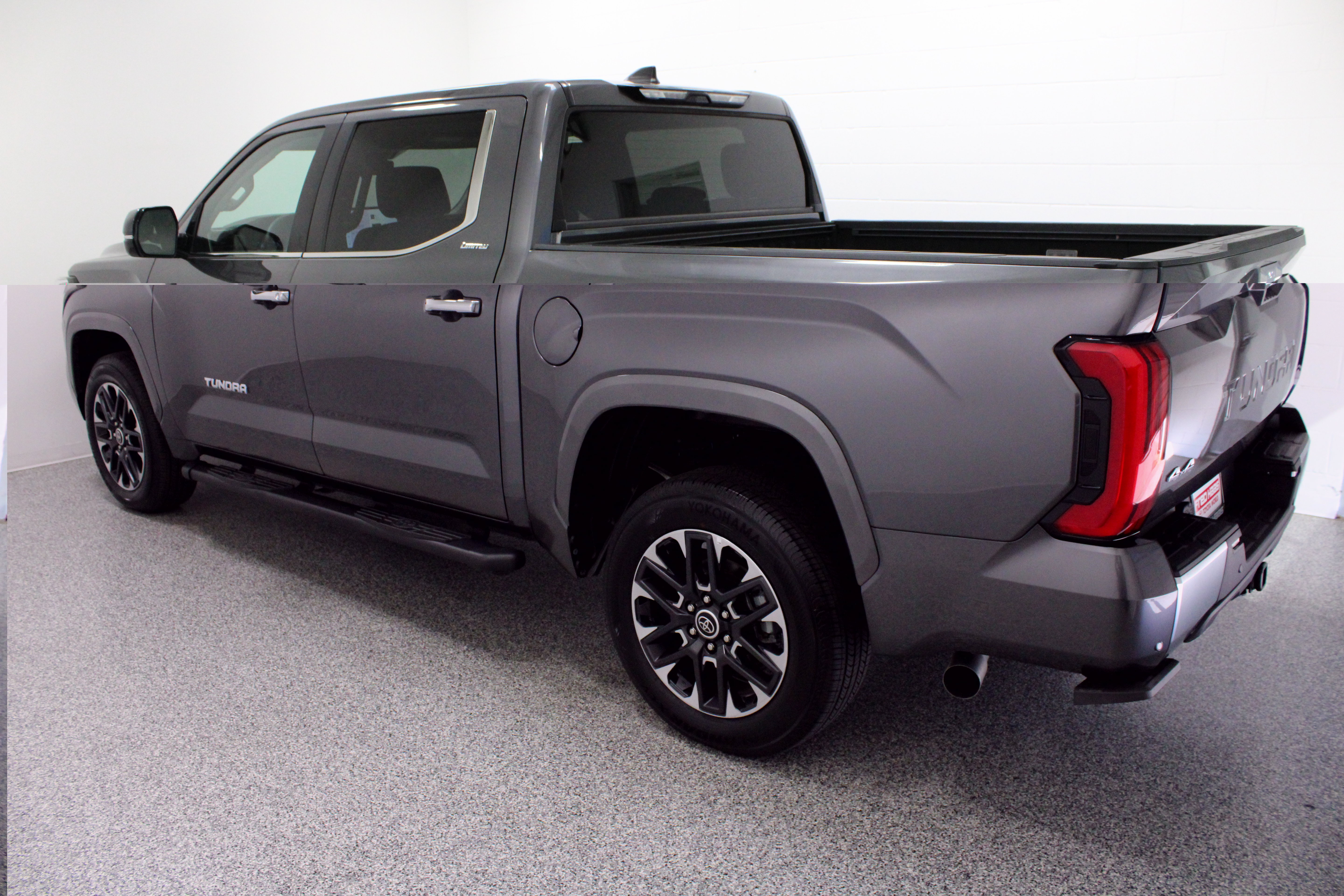 Used 2024 Toyota Tundra Limited w/ Power Package AWD/4WD image 10