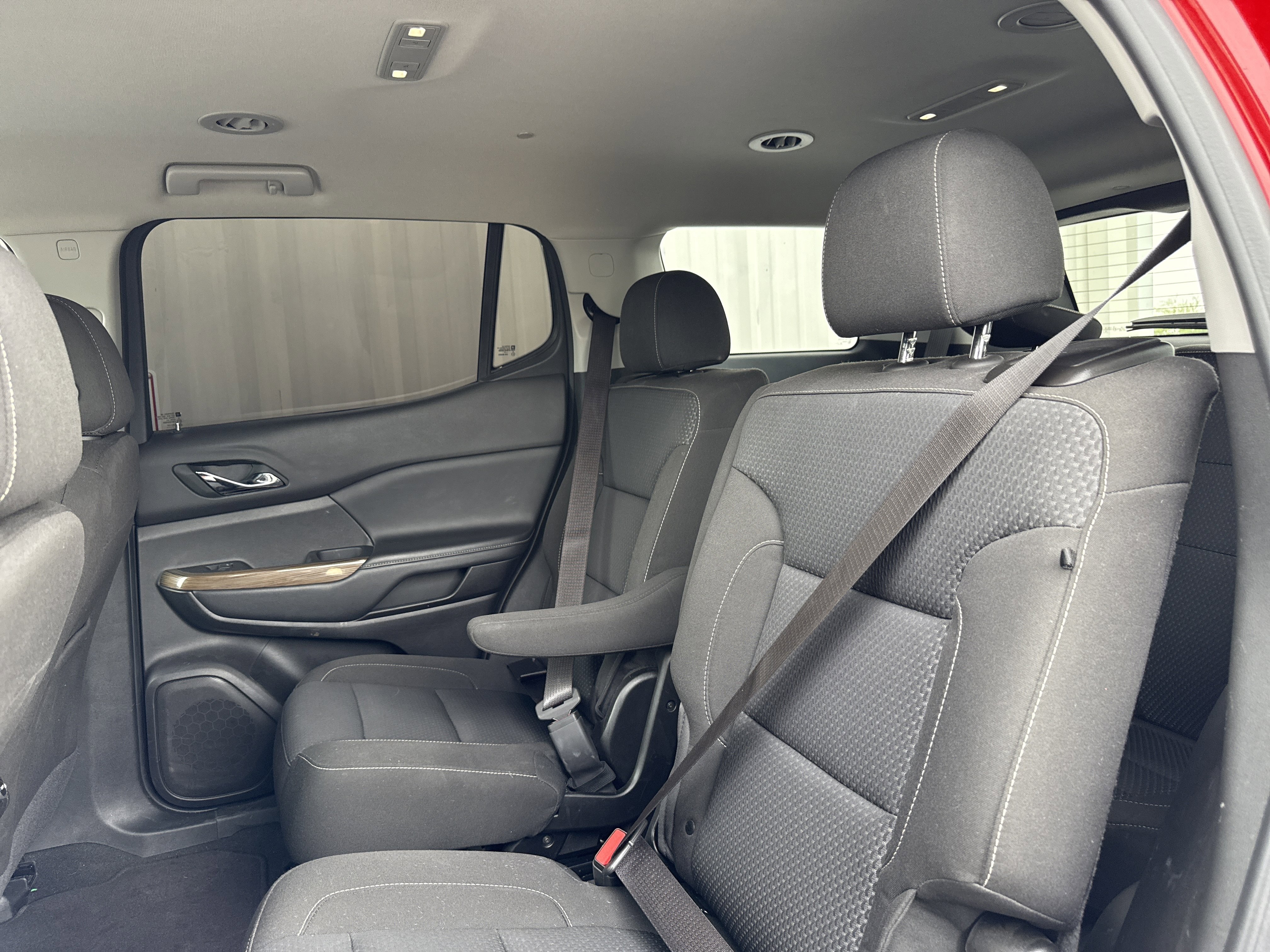 Used 2023 GMC Acadia SLE image 13