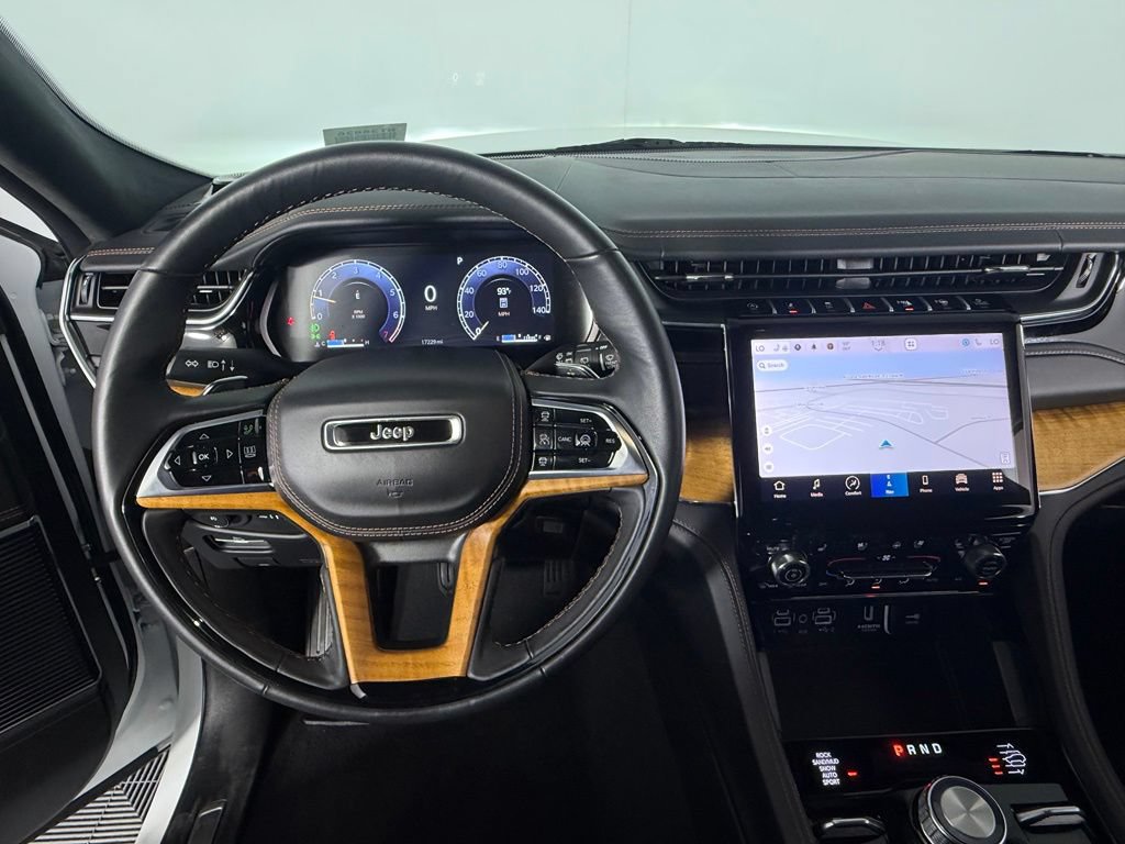Used 2024 Jeep Grand Cherokee Summit AWD/4WD image 12