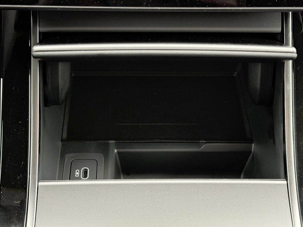 New 2025 Land Rover Range Rover Velar Dynamic SE image 22