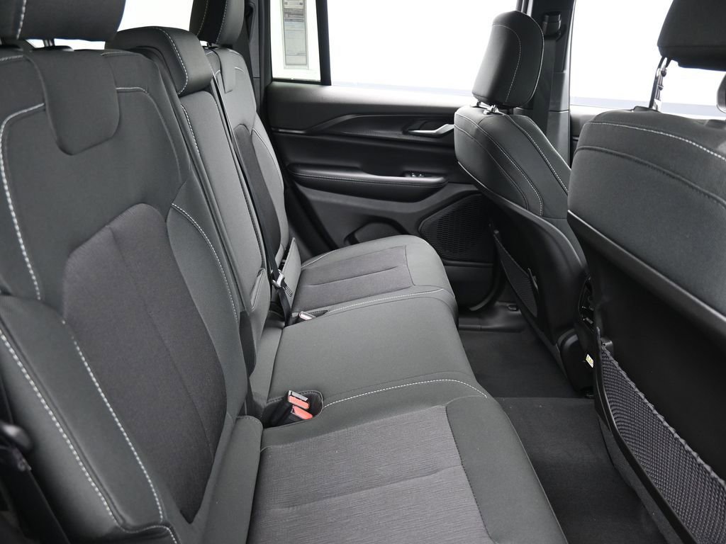 New 2026 Jeep Grand Cherokee Laredo image 16