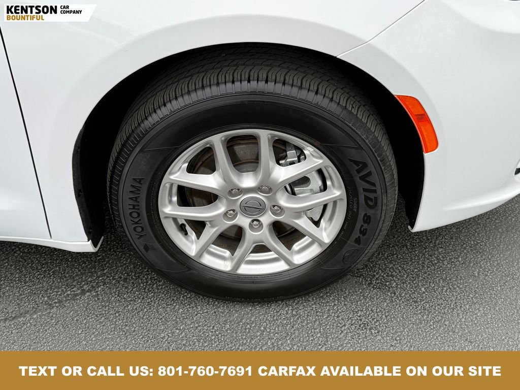 Used 2024 Chrysler Pacifica Touring-L image 15