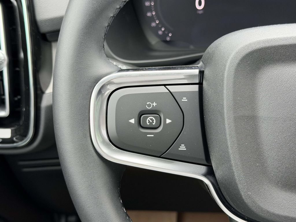 New 2026 Volvo XC40 B5 Core w/ Climate Package AWD/4WD image 8