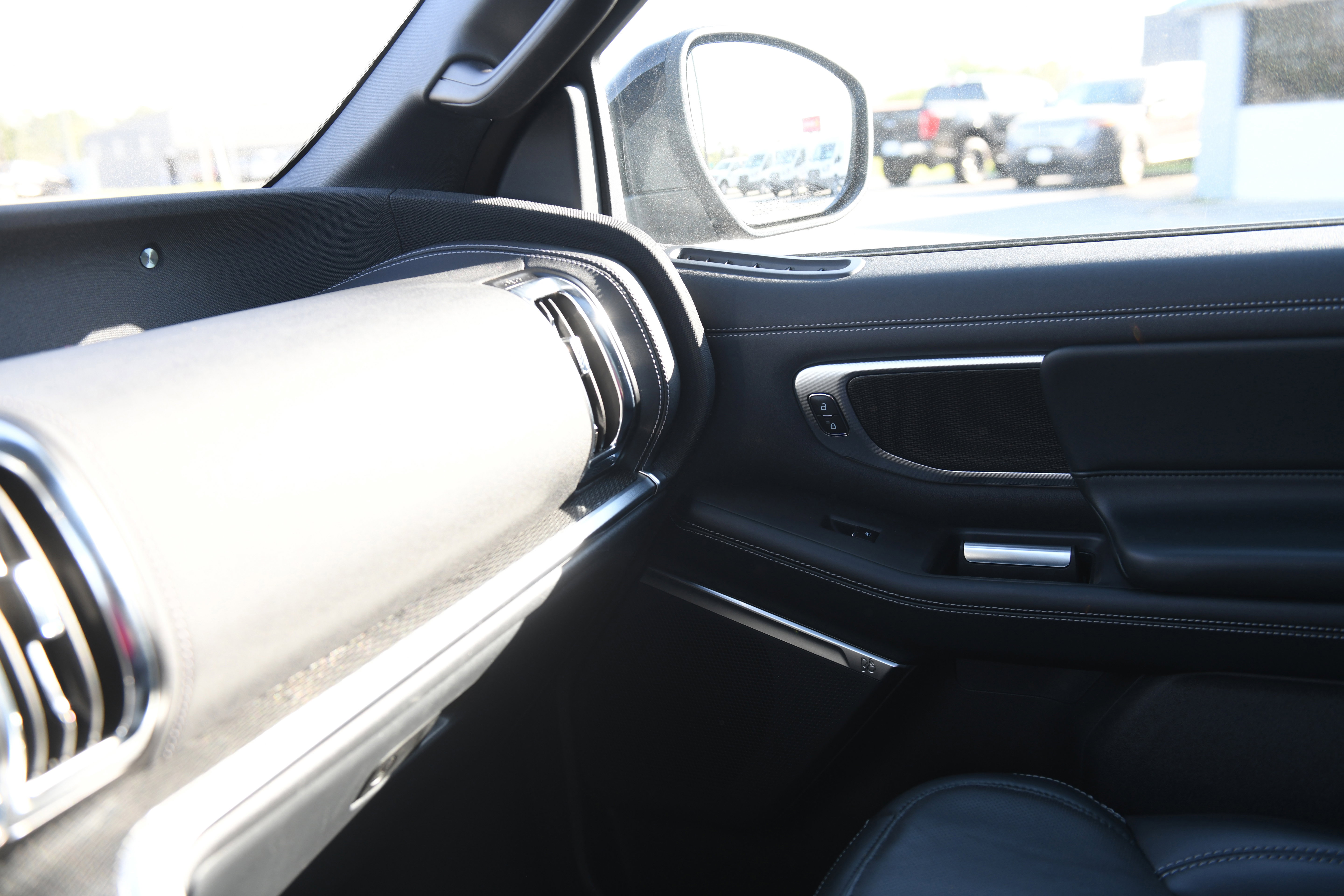 Used 2025 Ford Expedition Platinum w/ Stealth Performance Package image 25