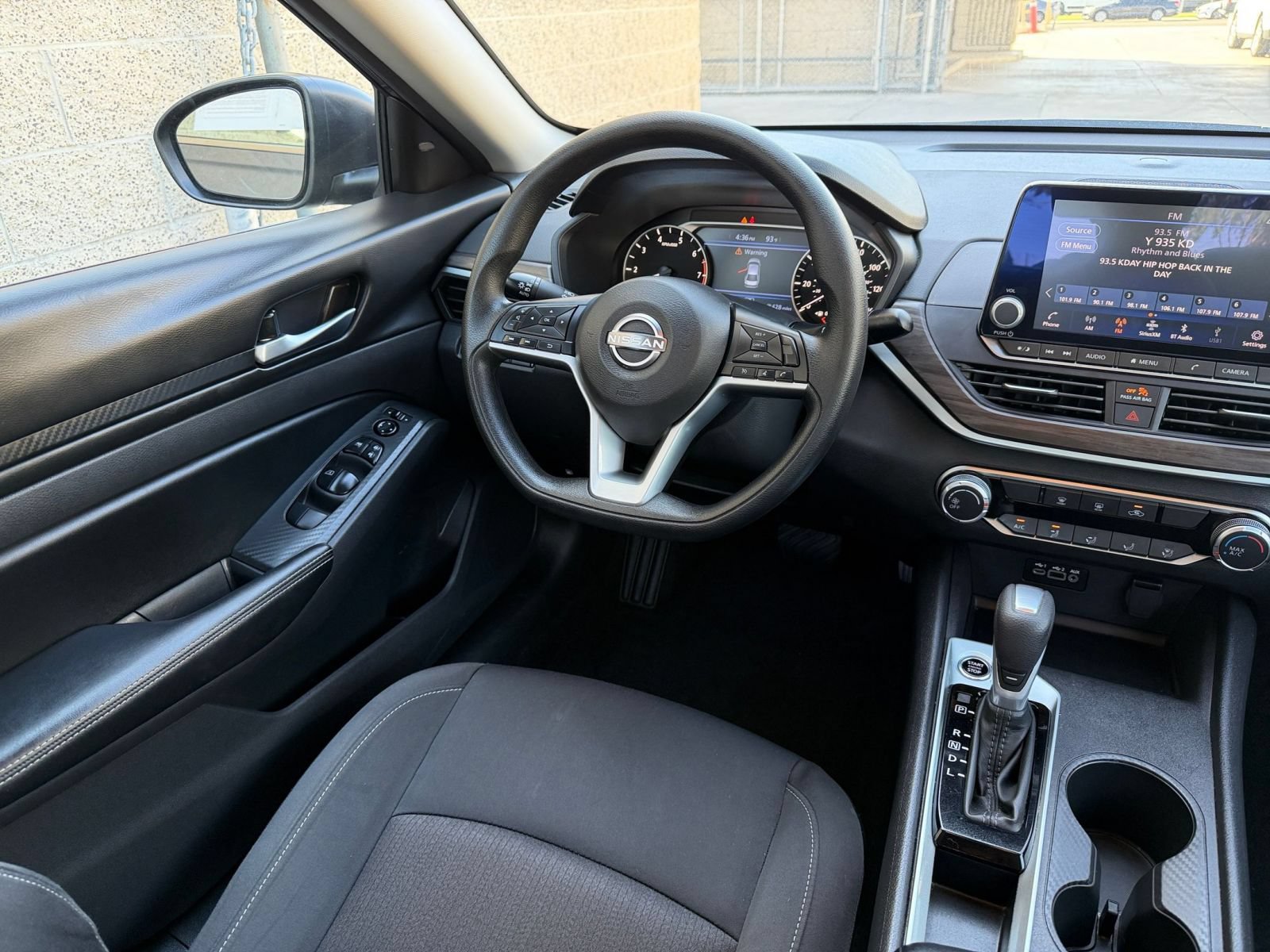 Used 2025 Nissan Altima 2.5 SV FWD image 33