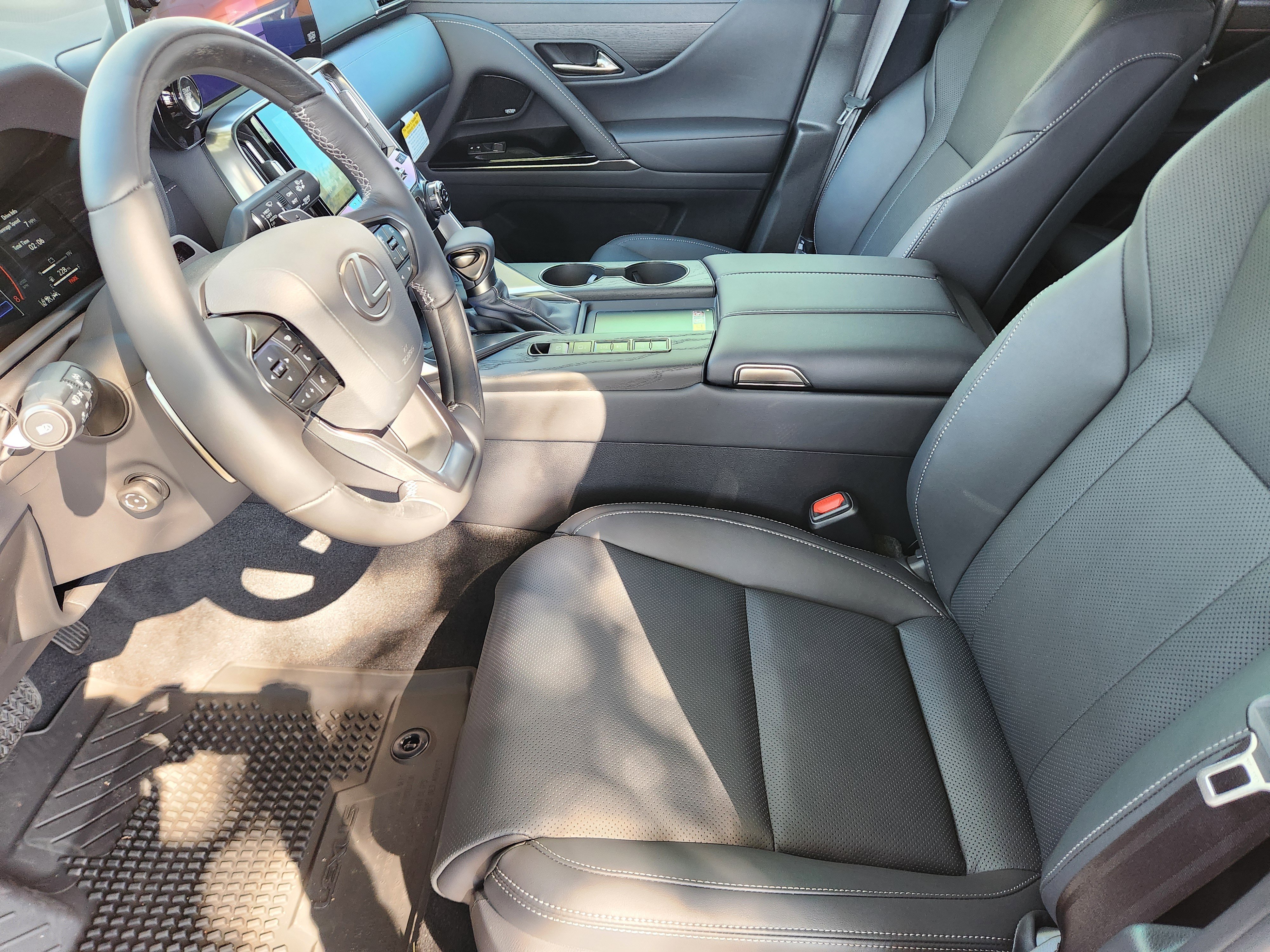 New 2025 Lexus LX 600 4WD w/ Luxury Package image 8