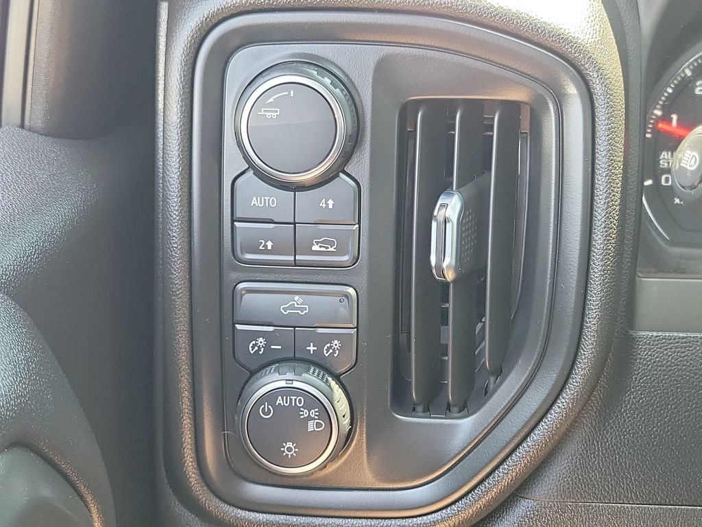 Used 2024 Chevrolet Silverado 1500 Custom w/ LPO, Dark Essentials Package AWD/4WD image 17