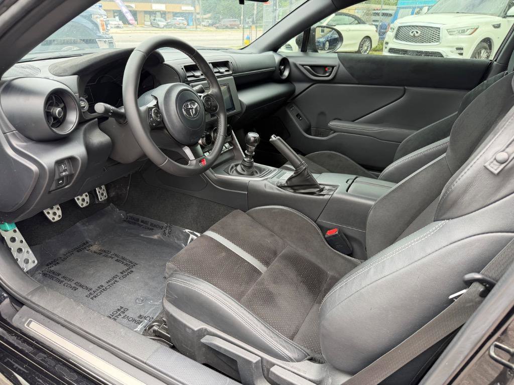 Used 2023 Toyota GR86 Premium w/ ALL Weather Mat Package (TMS) RWD image 10