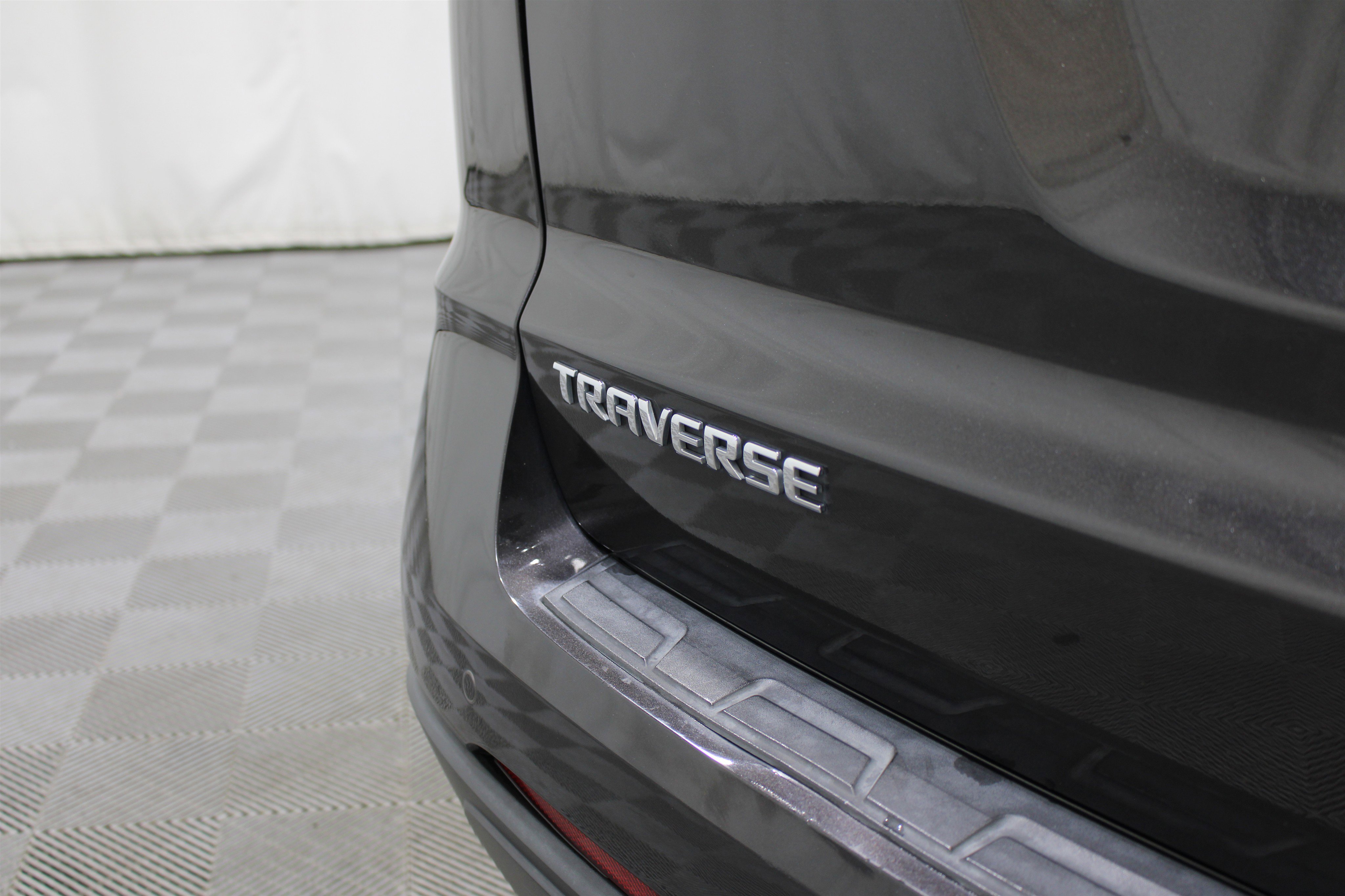 Used 2017 Chevrolet Traverse LT FWD image 25