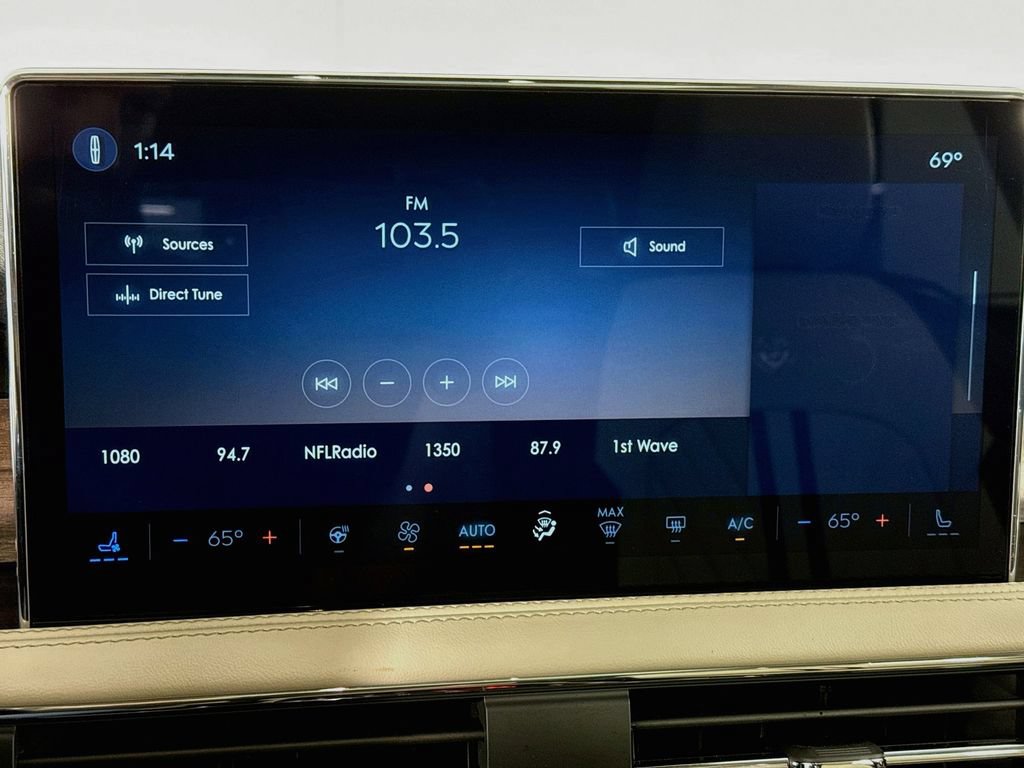 Used 2025 Lincoln Corsair Reserve w/ Equipment Group 202A AWD/4WD image 14