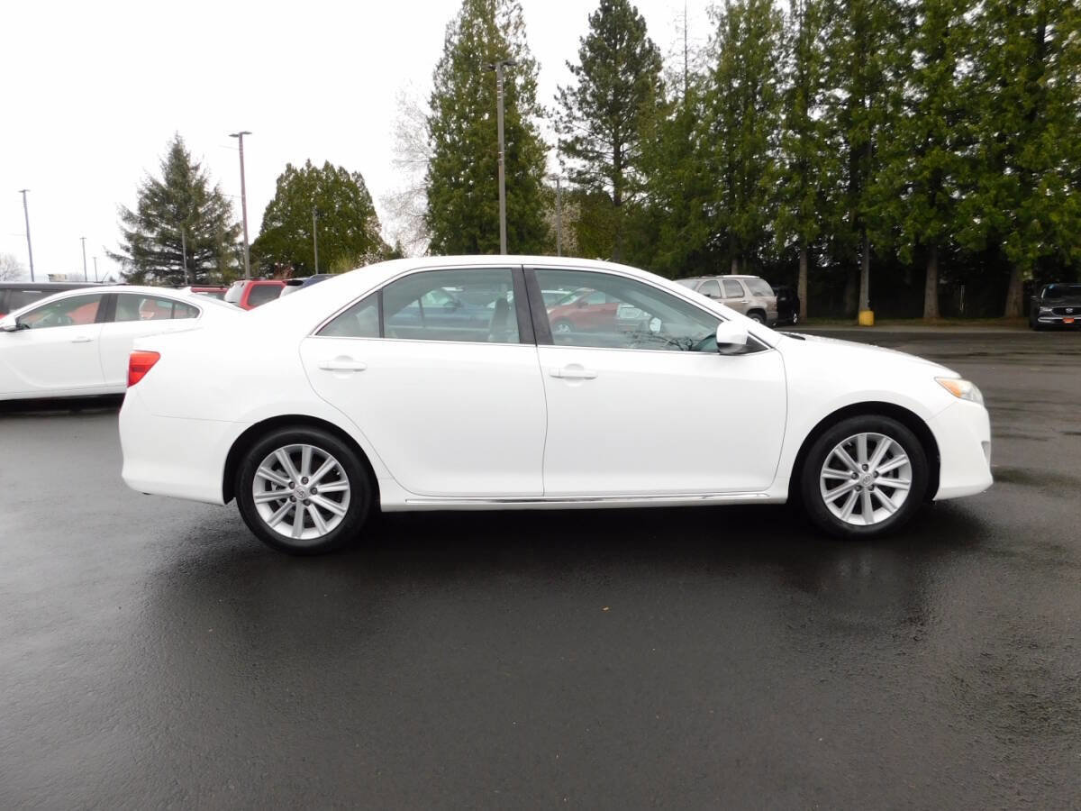 Used 2012 Toyota Camry XLE w/ Leather Pkg image 21