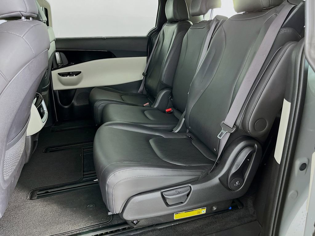 Used 2024 Kia Carnival EX FWD image 29