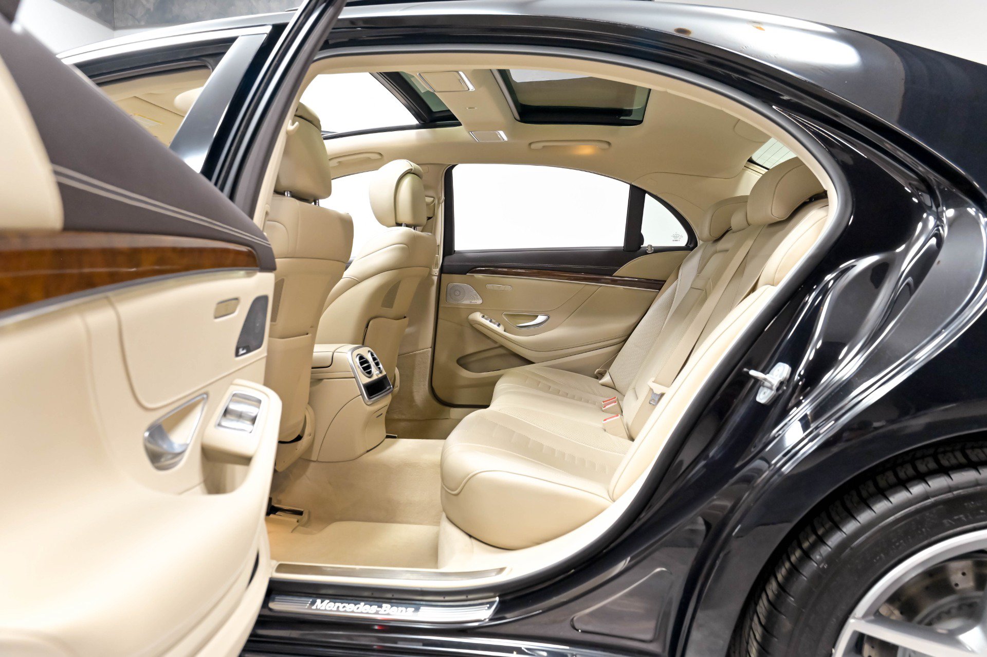 Used 2016 Mercedes-Benz S 550 4MATIC Sedan image 41