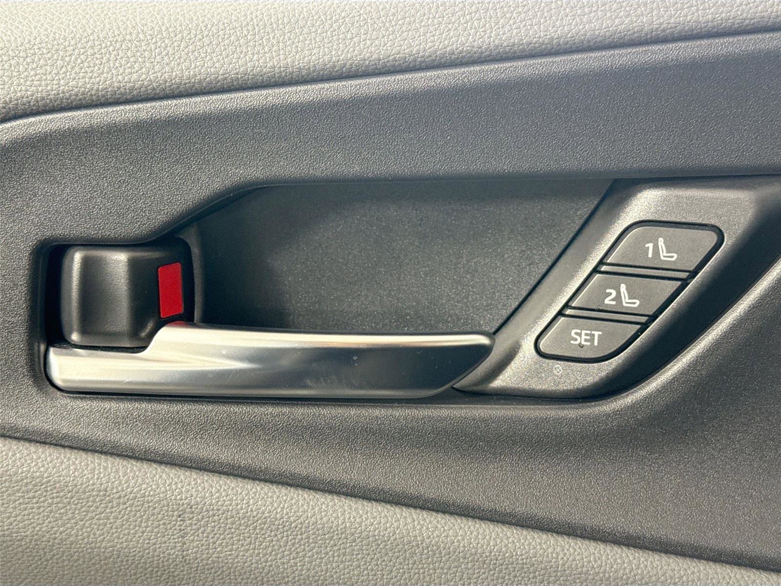 Used 2025 Toyota Prius Limited image 29