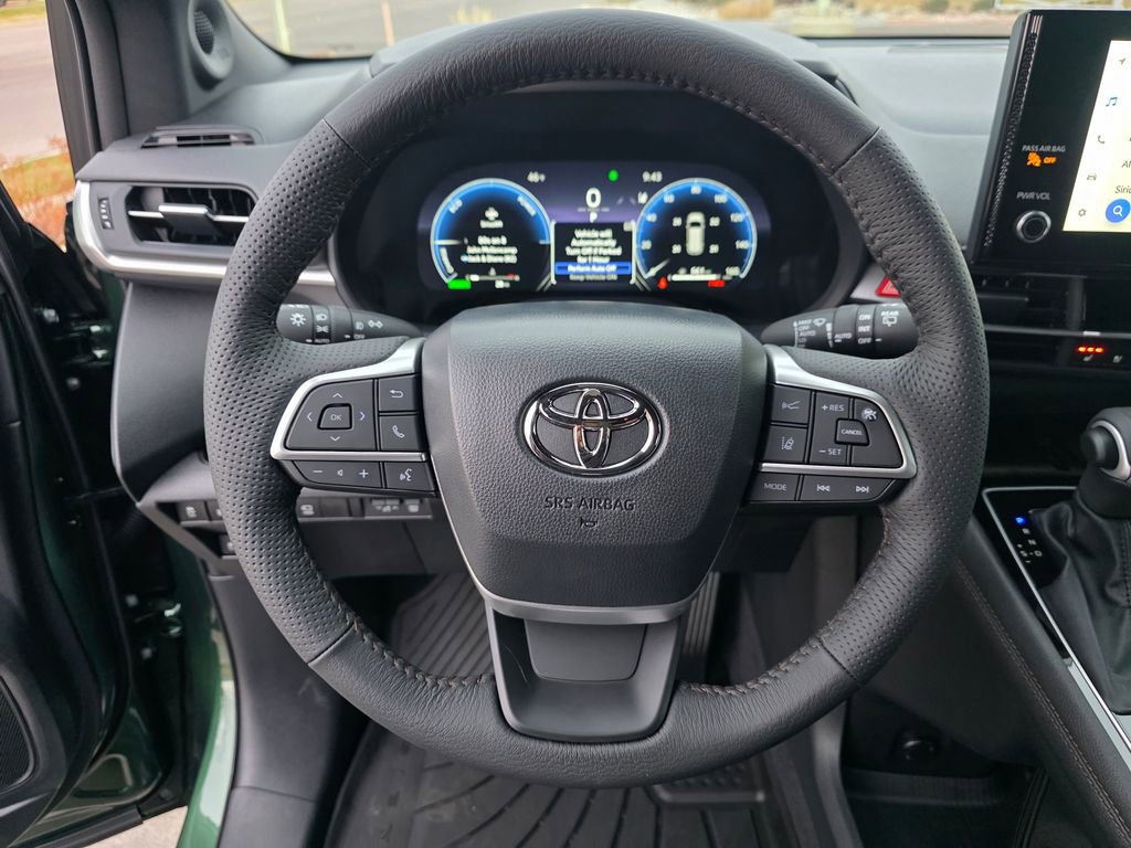 Used 2025 Toyota Sienna Platinum image 9