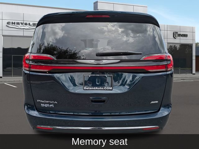 Used 2024 Chrysler Pacifica Touring-L AWD/4WD image 5