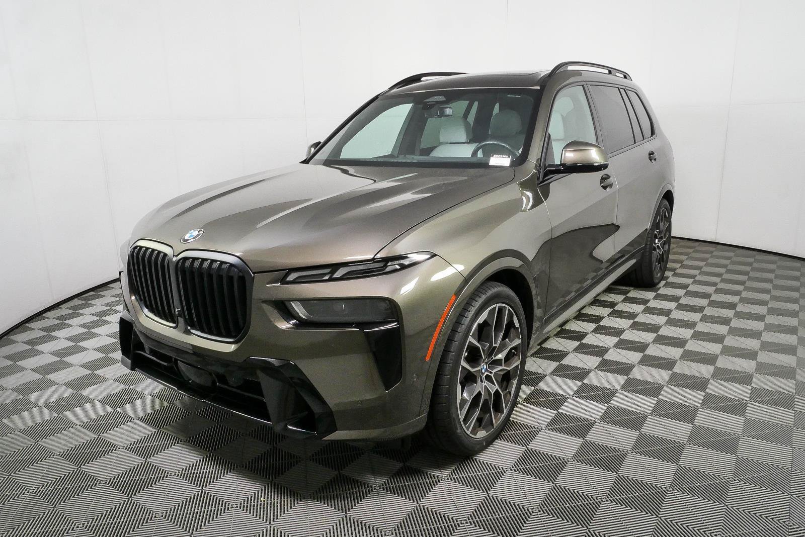 Used 2025 BMW X7 xDrive40i w/ M Sport Package AWD/4WD image 28
