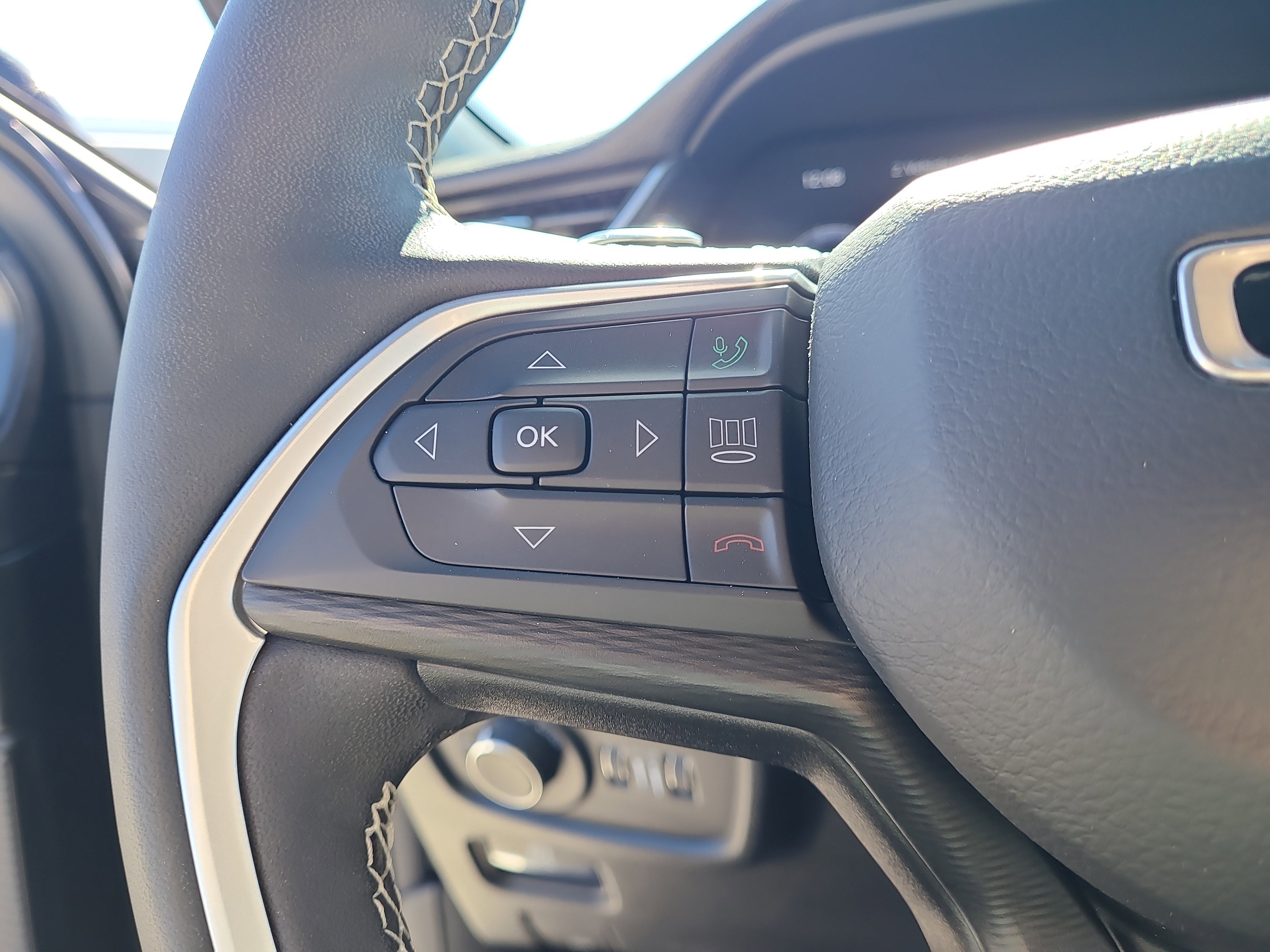 Used 2023 Jeep Grand Cherokee Altitude image 22