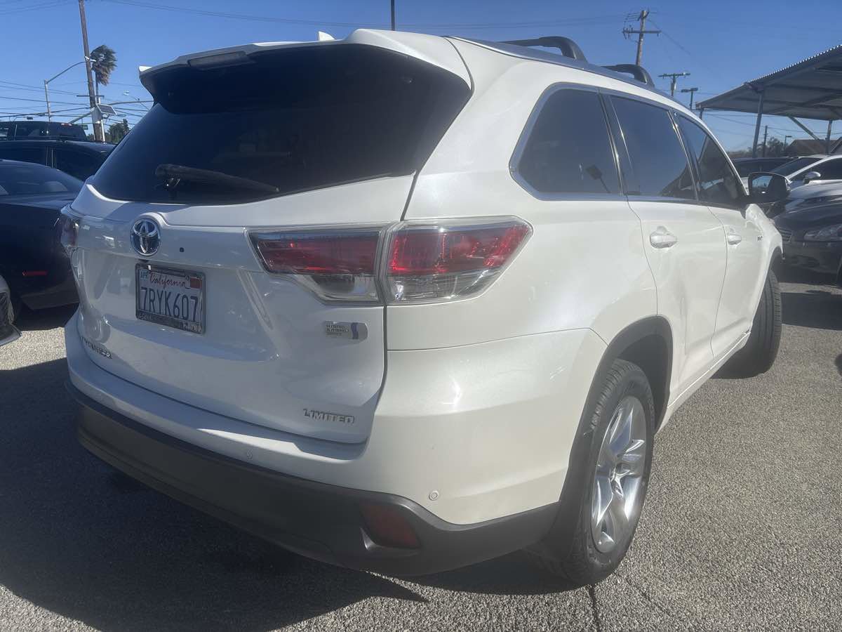Used 2016 Toyota Highlander Limited Platinum image 2