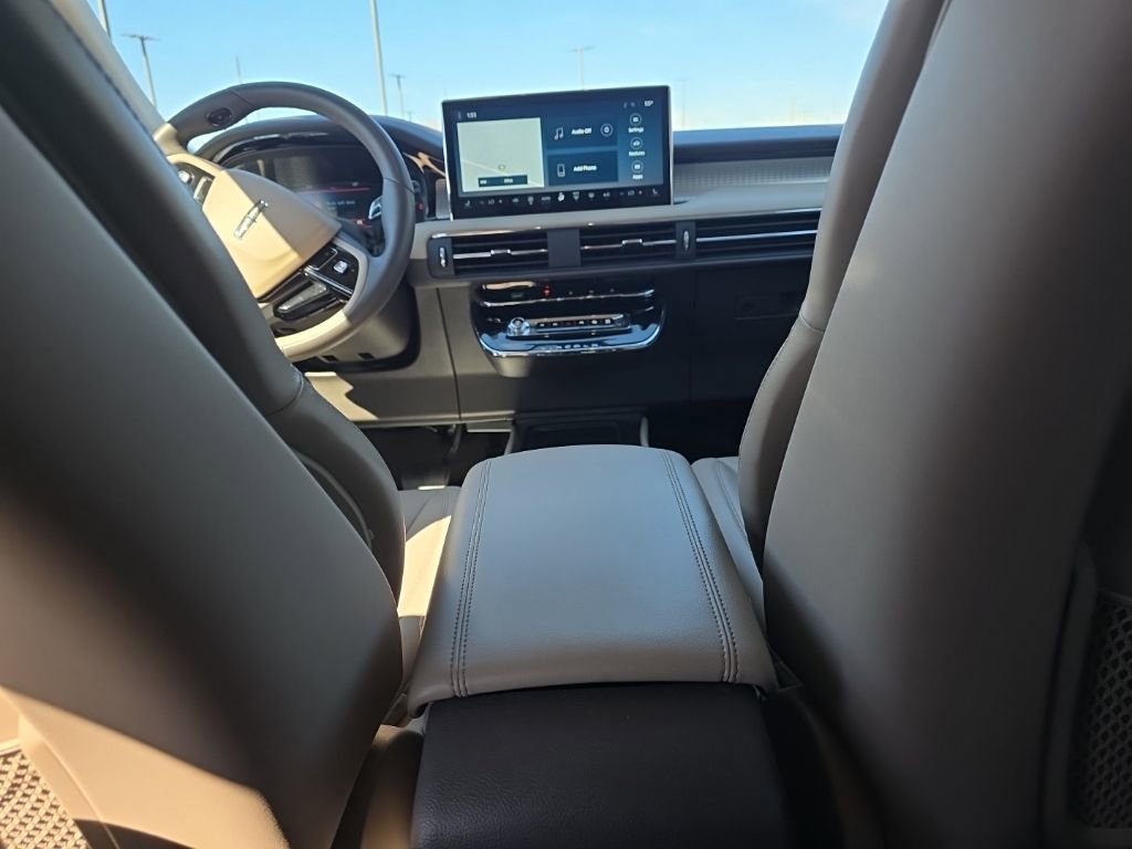 Used 2023 Lincoln Corsair AWD image 13