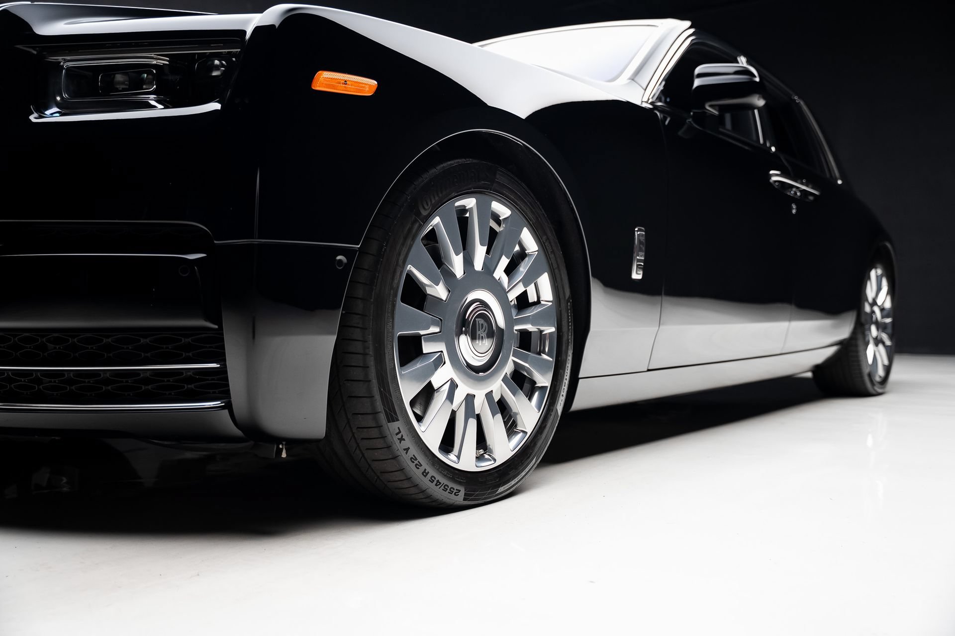 Used 2023 Rolls-Royce Phantom Sedan w/ The Phantom Package RWD image 79