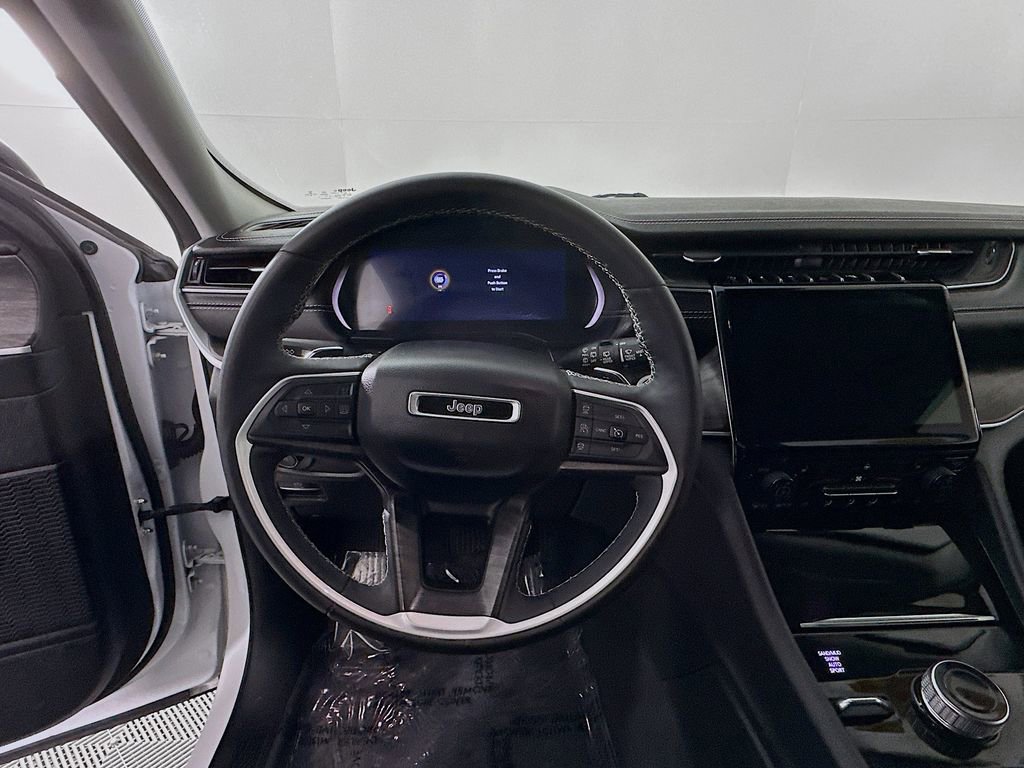 Certified 2023 Jeep Grand Cherokee L Limited w/ Black Appearance Package AWD/4WD image 18