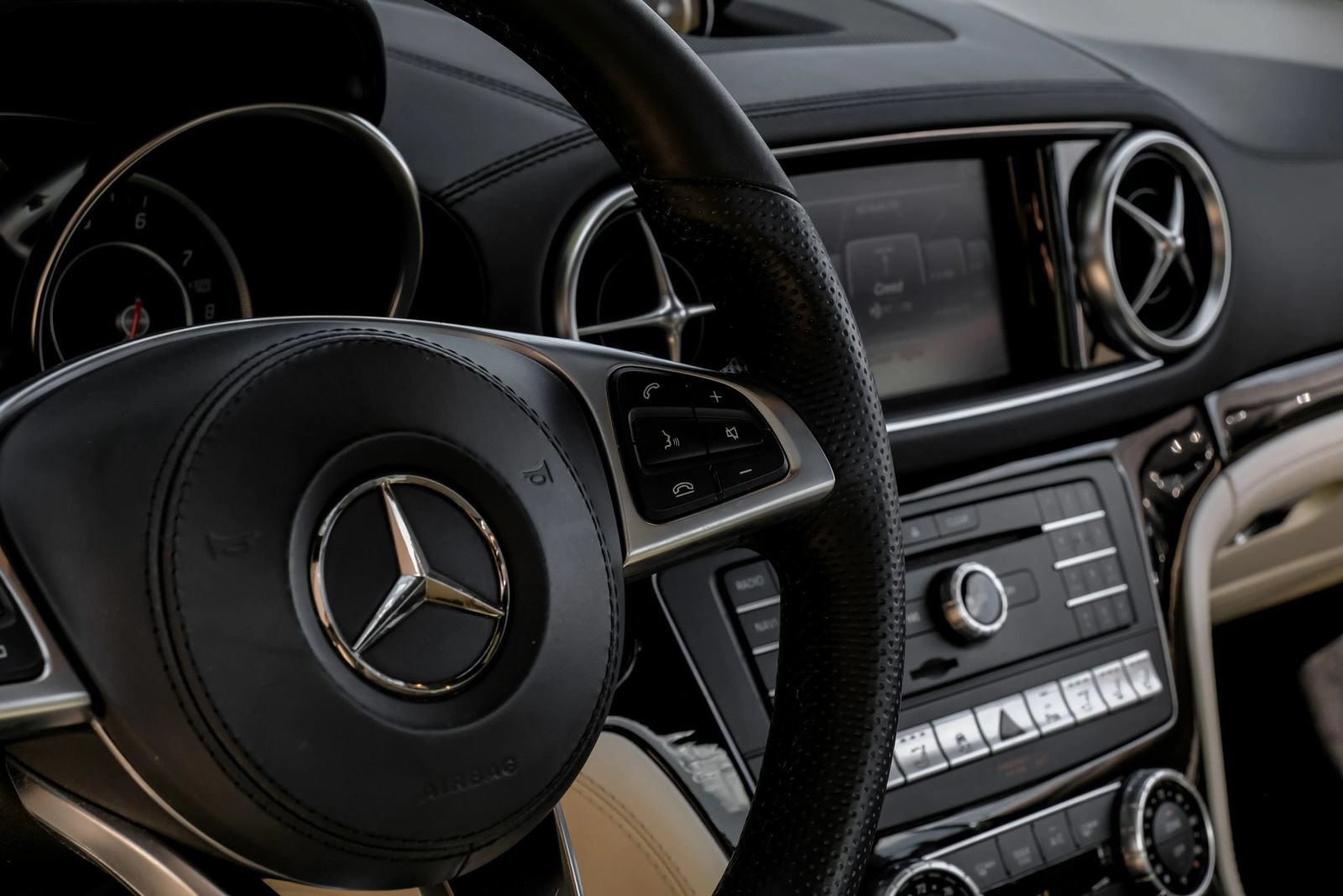 Used 2020 Mercedes-Benz SL 550 image 25