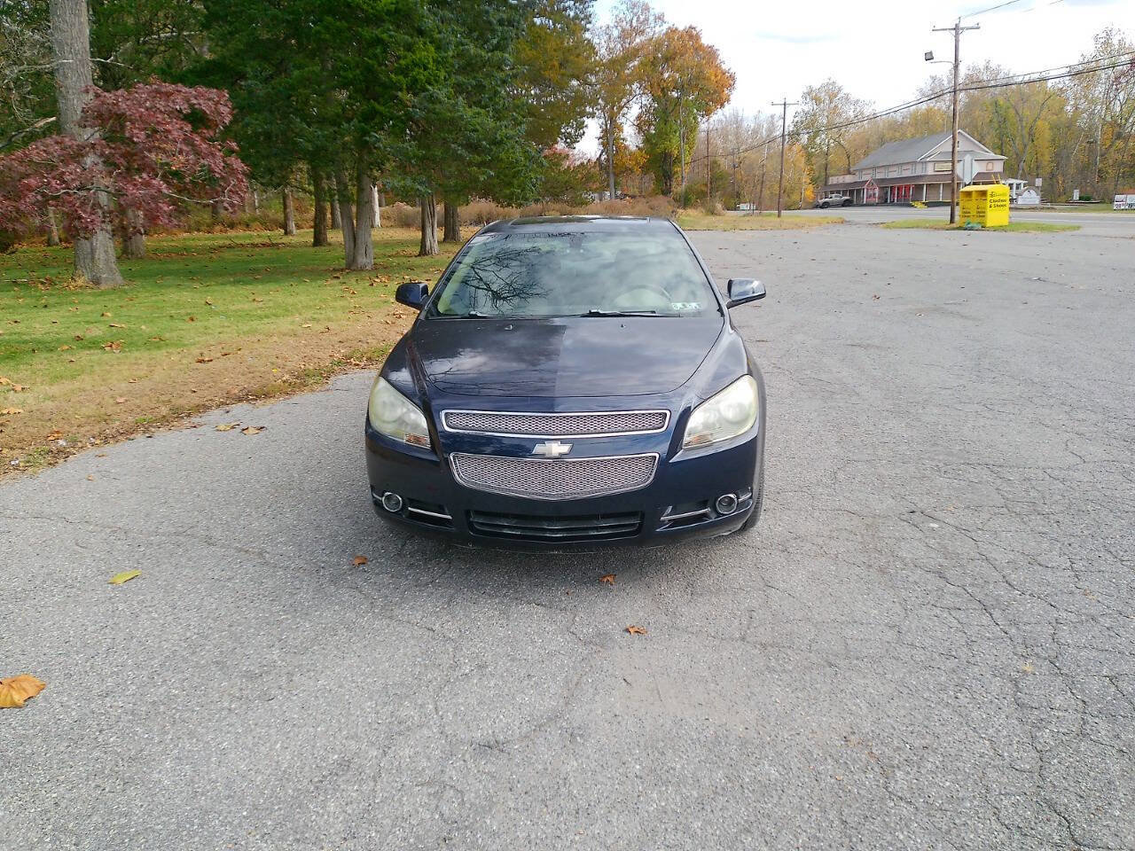 Used 2009 Chevrolet Malibu LTZ w/ Rear Power Package image 3