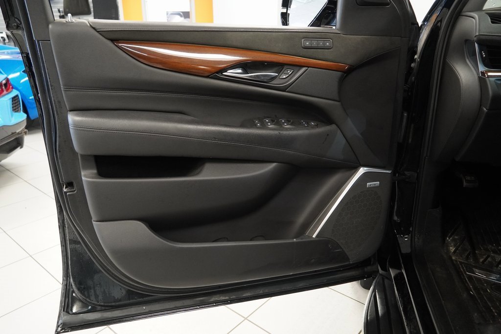 Used 2020 Cadillac Escalade ESV Luxury image 18