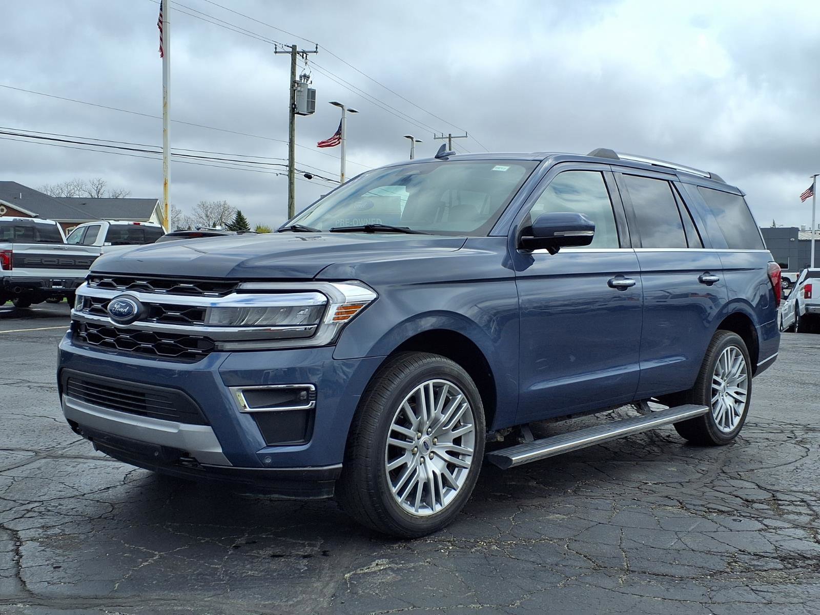 Used 2023 Ford Expedition Limited AWD/4WD image 1