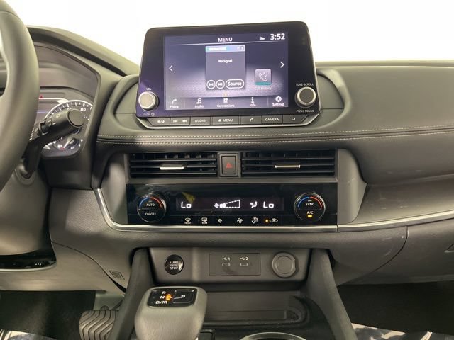 Used 2025 Nissan Rogue SV FWD image 25