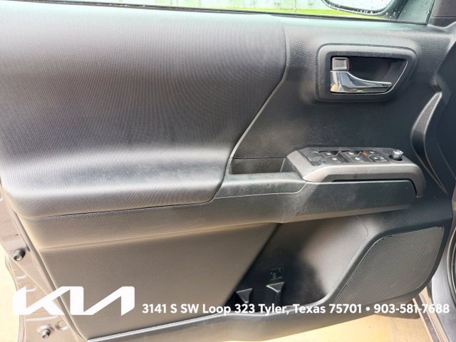 Used 2016 Toyota Tacoma TRD Sport w/ Premium & Technology Package RWD image 15
