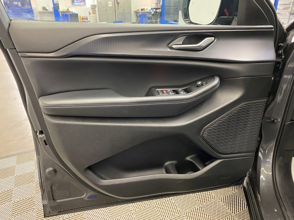 Used 2024 Jeep Grand Cherokee Altitude image 24