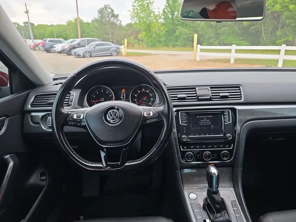 Used 2018 Volkswagen Passat 2.0T SE FWD image 14