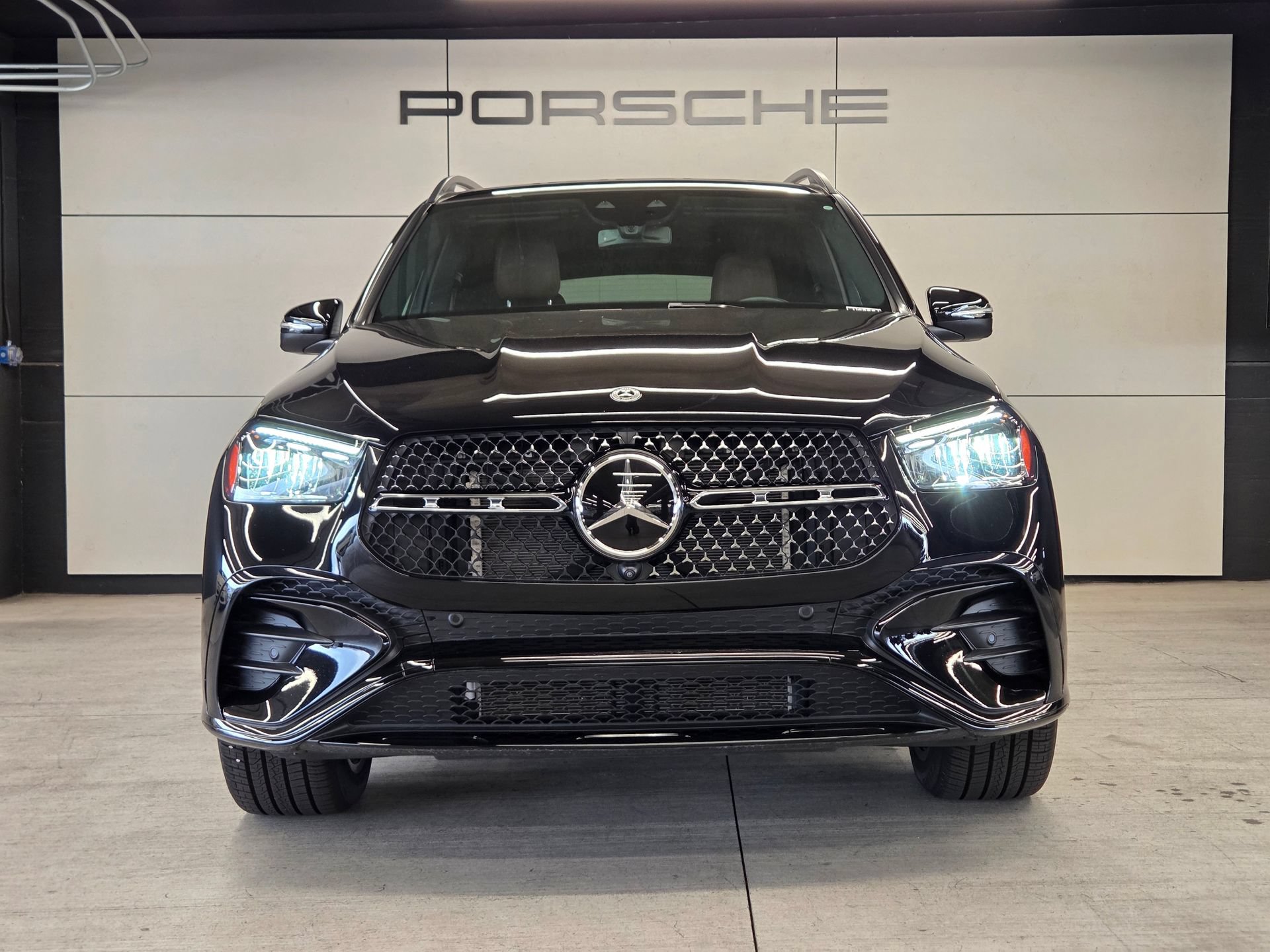 Used 2026 Mercedes-Benz GLE 450 4MATIC w/ Driver Assistance Package image 30
