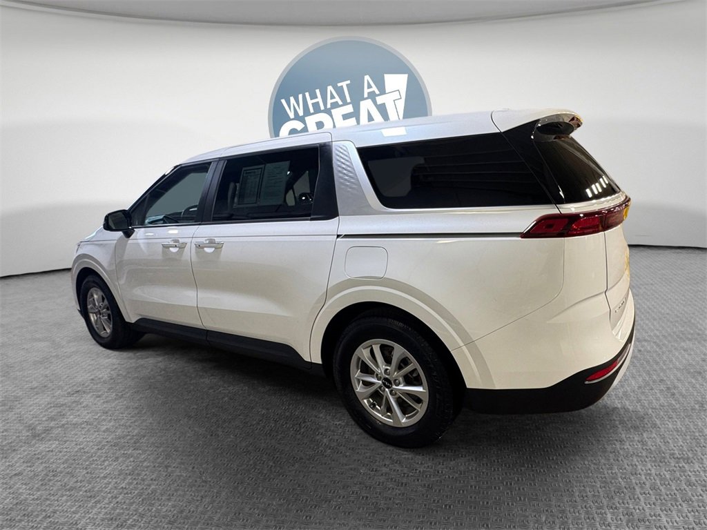 Used 2023 Kia Carnival LX image 6