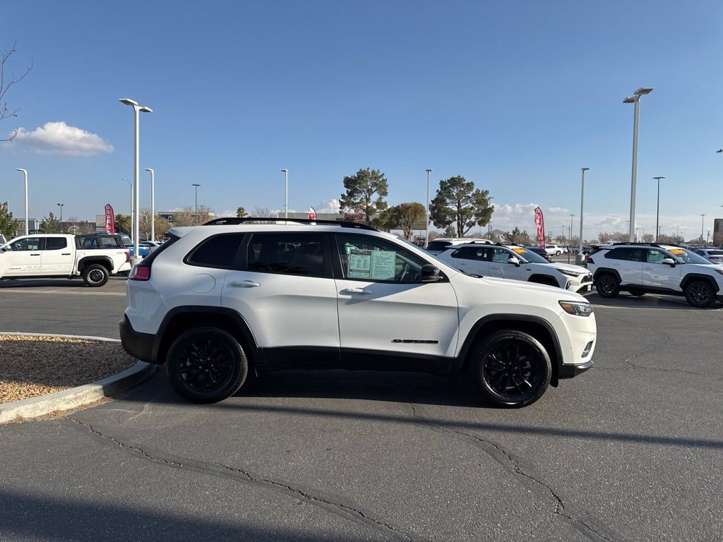 Used 2023 Jeep Cherokee Altitude Lux AWD/4WD image 4