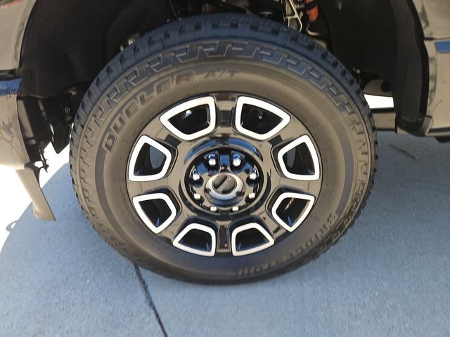 Used 2025 Ford F250 Platinum w/ FX4 Off-Road Package AWD/4WD image 30