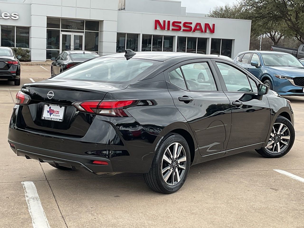 Used 2025 Nissan Versa SV image 5