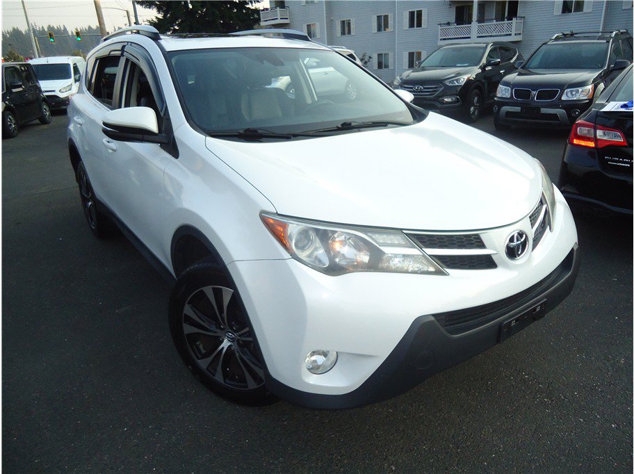 Used 2015 Toyota RAV4 Limited w/ Technology Package AWD/4WD image 4